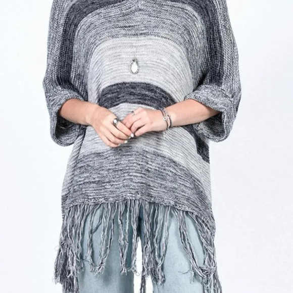 CALIFORNIA MOONRISE Gray Fringe Poncho Sweater Size Large - Picture 2 of 9